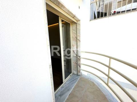 Apartamento T2 novo em Benfica