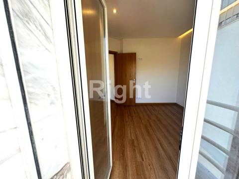 Apartamento T2 novo em Benfica