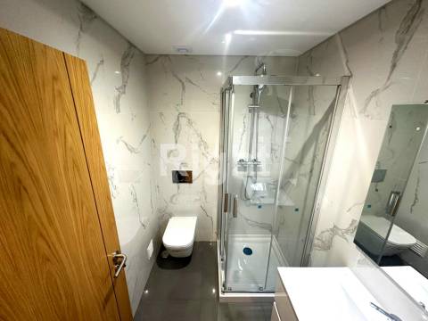 Apartamento T3 Duplex novo com terraço em Benfica