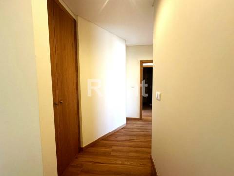 Apartamento T3 Duplex novo com terraço em Benfica