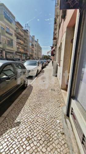 Loja com 60m2 em Alvalade