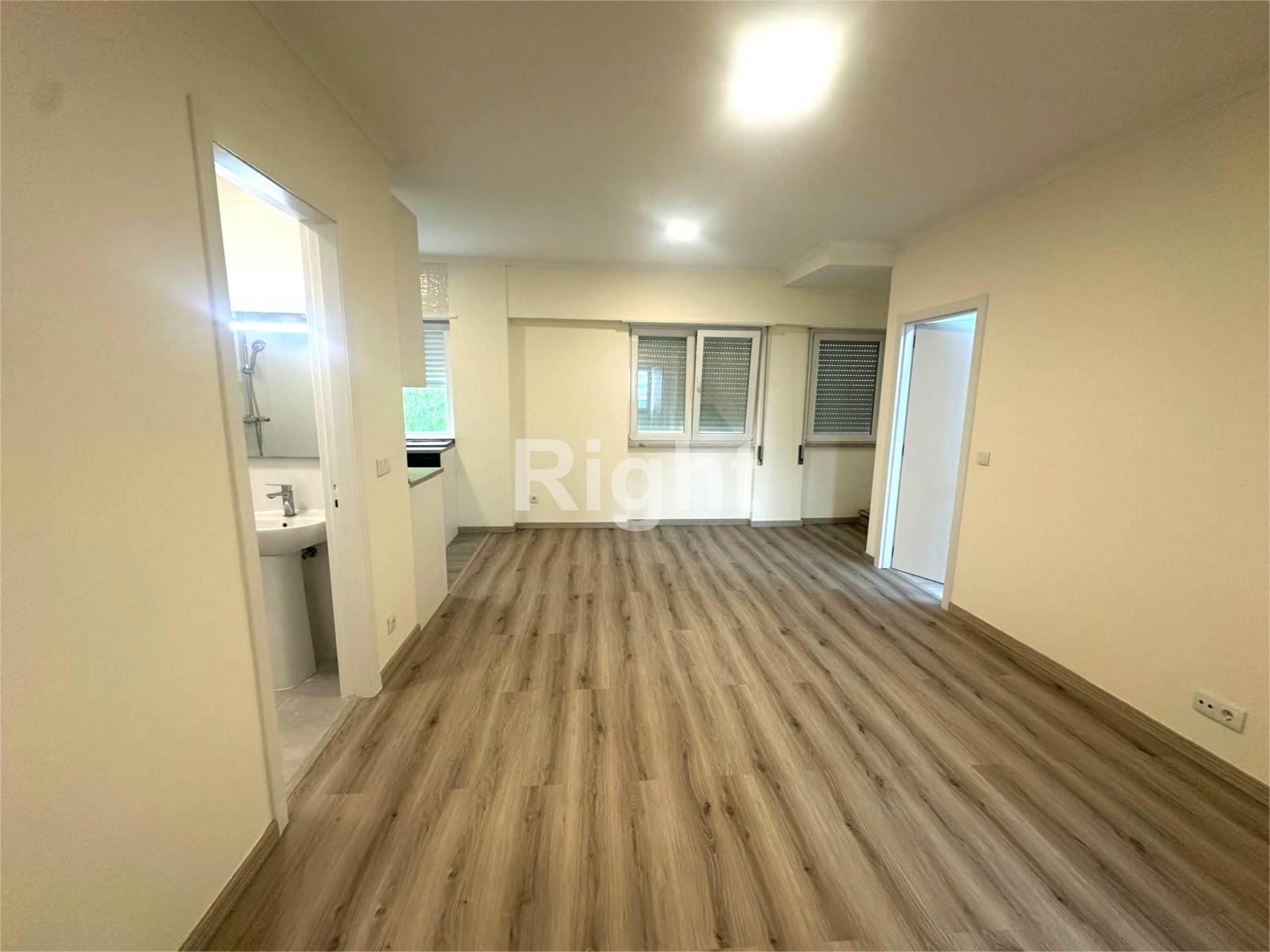 Apartamento T3 remodelado em Alvalade