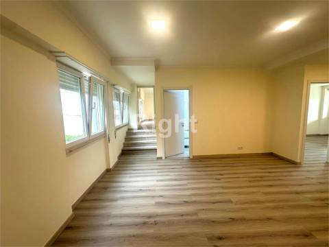 Apartamento T3 remodelado em Alvalade