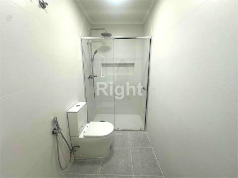 Apartamento T3 remodelado em Alvalade