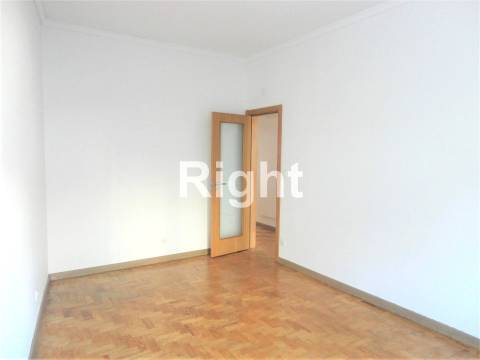 Apartamento T2 no Bairro do Rego