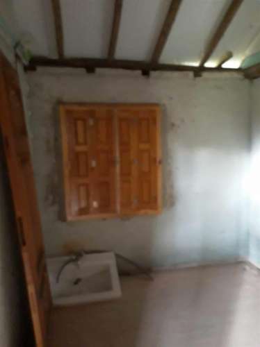 Casa moradia tipo quintinha, com dois pisos e Moinho de 3 rodas para reabilitar