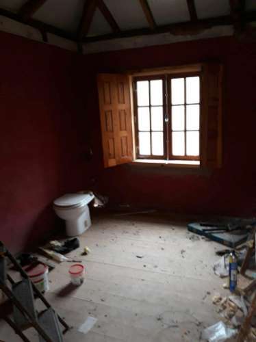 Casa moradia tipo quintinha, com dois pisos e Moinho de 3 rodas para reabilitar