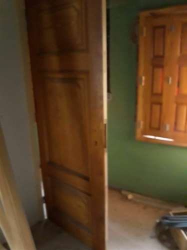 Casa moradia tipo quintinha, com dois pisos e Moinho de 3 rodas para reabilitar