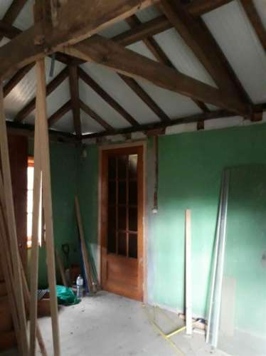 Casa moradia tipo quintinha, com dois pisos e Moinho de 3 rodas para reabilitar