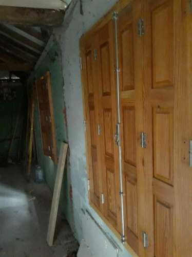 Casa moradia tipo quintinha, com dois pisos e Moinho de 3 rodas para reabilitar