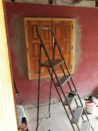 Casa moradia tipo quintinha, com dois pisos e Moinho de 3 rodas para reabilitar