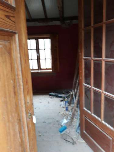 Casa moradia tipo quintinha, com dois pisos e Moinho de 3 rodas para reabilitar