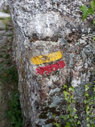 Casa moradia tipo quintinha, com dois pisos e Moinho de 3 rodas para reabilitar