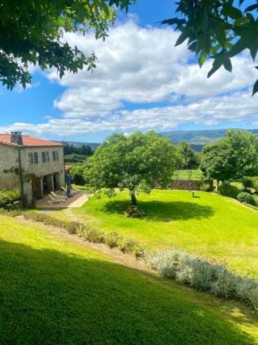 Quinta no Caminho de Santiago - 2 Casas e 3HA de potencial