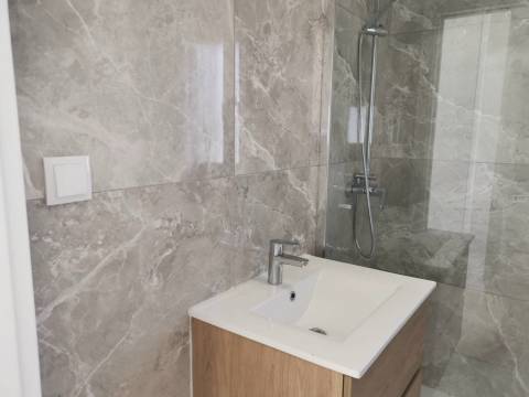 Moradia V4 Isolada - Terrea - Redondos / Fernão Ferro