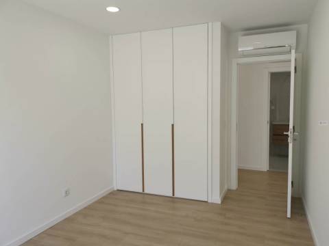 Moradia V4 Isolada - Terrea - Redondos / Fernão Ferro