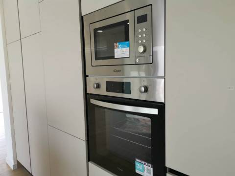 Moradia V4 Isolada - Terrea - Redondos / Fernão Ferro