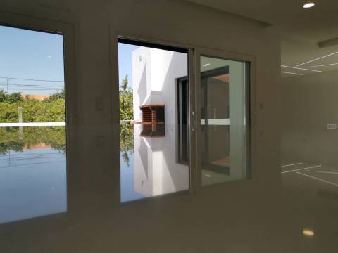 Moradia V4 Isolada - Terrea - Redondos / Fernão Ferro