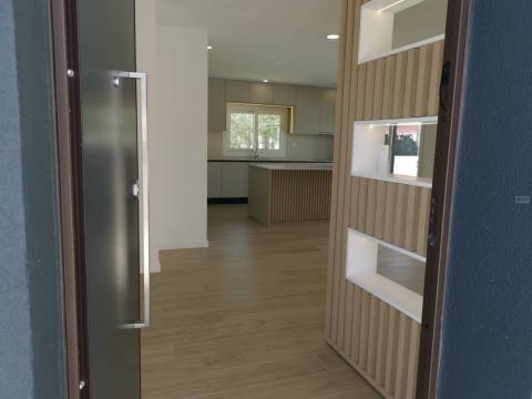 Moradia V4 Isolada - Terrea - Redondos / Fernão Ferro