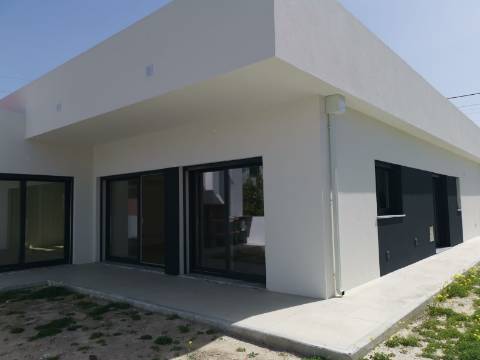 Moradia V4 Isolada - Terrea - Redondos / Fernão Ferro