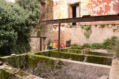 Moradia p/ Recuperar - Centro do Teixoso