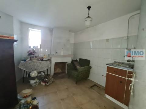 Moradia V2 c/ Quintal - Palvarinho