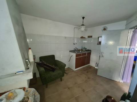 Moradia V2 c/ Quintal - Palvarinho