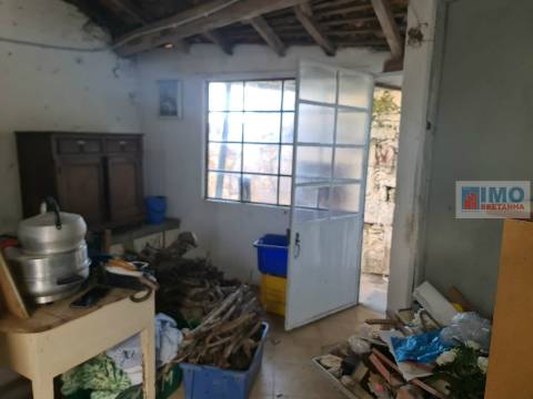 Moradia V2 c/ Quintal - Palvarinho