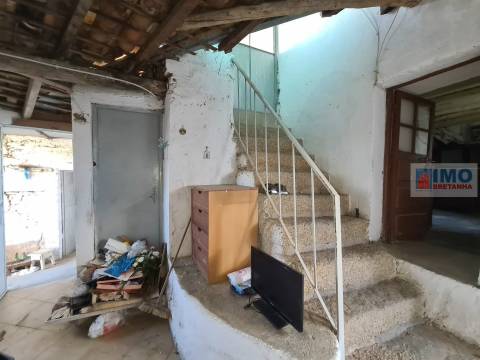 Moradia V2 c/ Quintal - Palvarinho