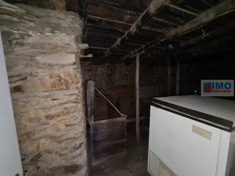 Moradia V2 c/ Quintal - Palvarinho