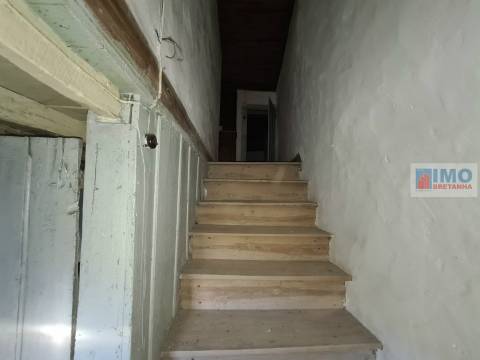 Moradia V2 c/ Quintal - Palvarinho