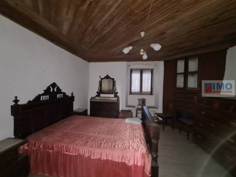 Moradia V2 c/ Quintal - Palvarinho