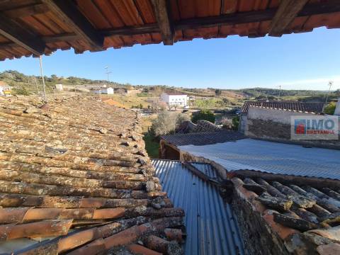 Moradia V2 c/ Quintal - Palvarinho