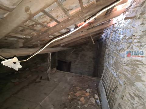 Moradia V2 c/ Quintal - Palvarinho