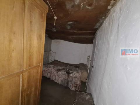 Moradia V2 c/ Quintal - Palvarinho