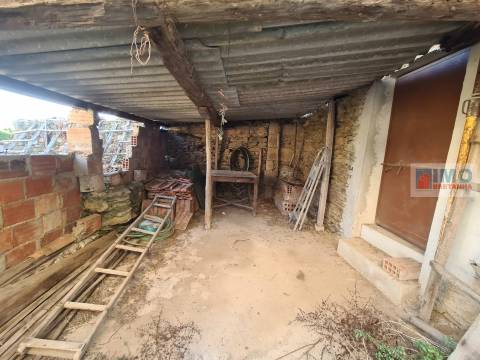 Moradia V2 c/ Quintal - Palvarinho