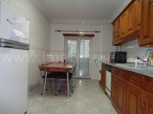 1 Quarto  p/ Rapariga - Junto ao Serra Shopping