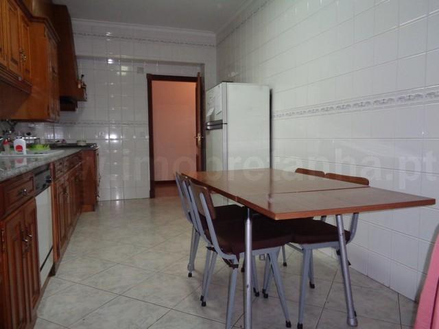 1 Quarto  p/ Rapariga - Junto ao Serra Shopping