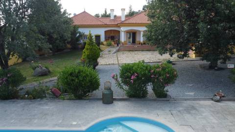 Moradia V5 c/ Piscina e Terreno - entre a Covilhã e Fundão