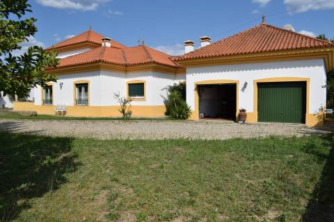 Moradia V5 c/ Piscina e Terreno - entre a Covilhã e Fundão