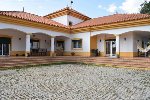 Moradia V5 c/ Piscina e Terreno - entre a Covilhã e Fundão