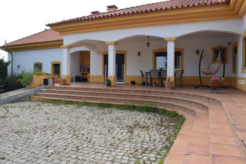 Moradia V5 c/ Piscina e Terreno - entre a Covilhã e Fundão