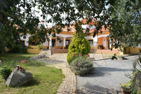 Moradia V5 c/ Piscina e Terreno - entre a Covilhã e Fundão