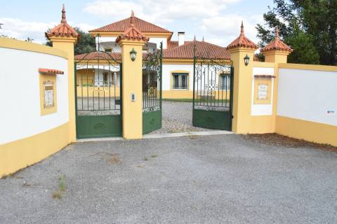 Moradia V5 c/ Piscina e Terreno - entre a Covilhã e Fundão