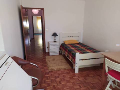 2 Quartos -  p/ Rapaz - Rua da Saudade - Covilhã