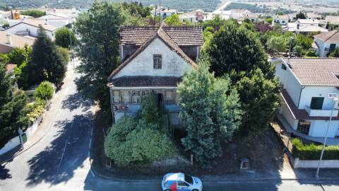 Moradia V6 p/ Renovar - Covelo