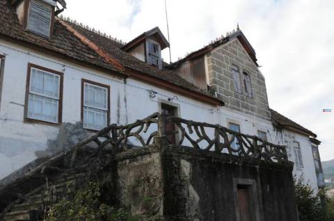 Moradia V6 p/ Renovar - Covelo