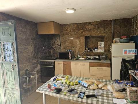 Quinta com moradia V2 legalizada