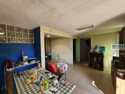 Quinta com moradia V2 legalizada