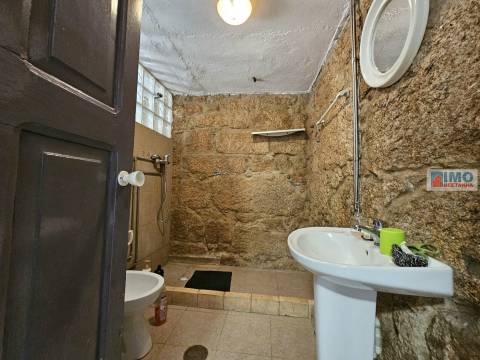 Quinta com moradia V2 legalizada